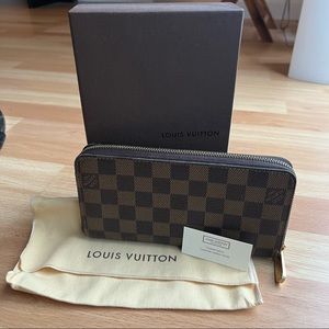 Authentic Louis Vuitton Zippy Wallet in Damier Ebene